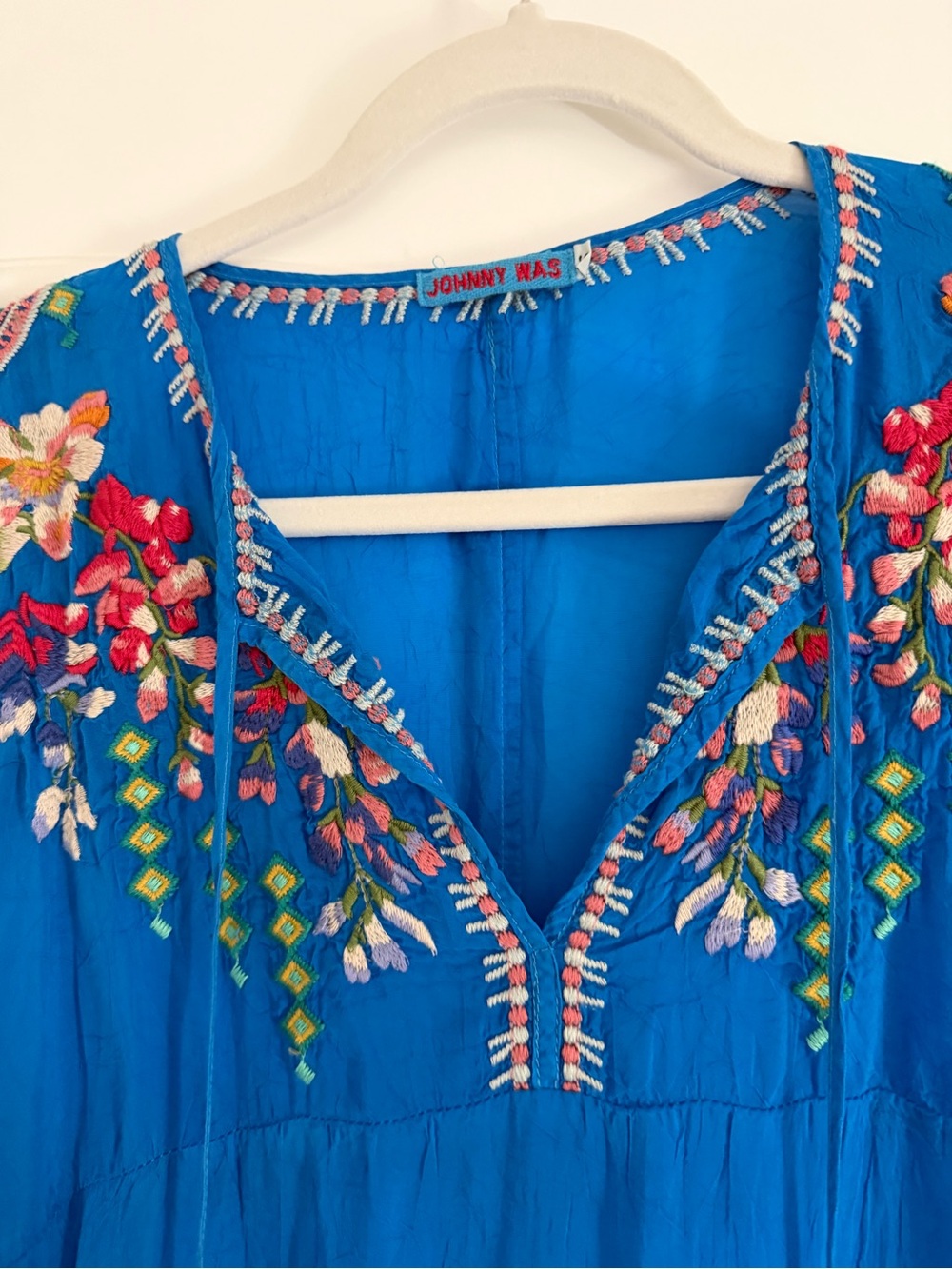 NWOT Johnny Was Blue Embroidered V-Neck Boho Top - size small - Picture 3 of 9